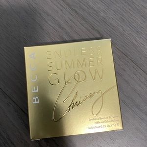 Becca x Chrissy Teagan endless summer glow